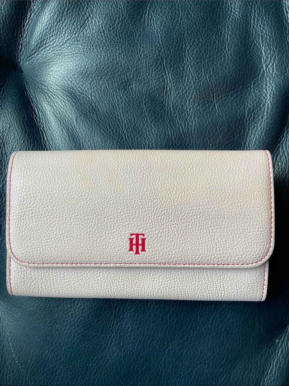Tommy Hilfiger Cream Leather Wallet with Red Logo and Trim